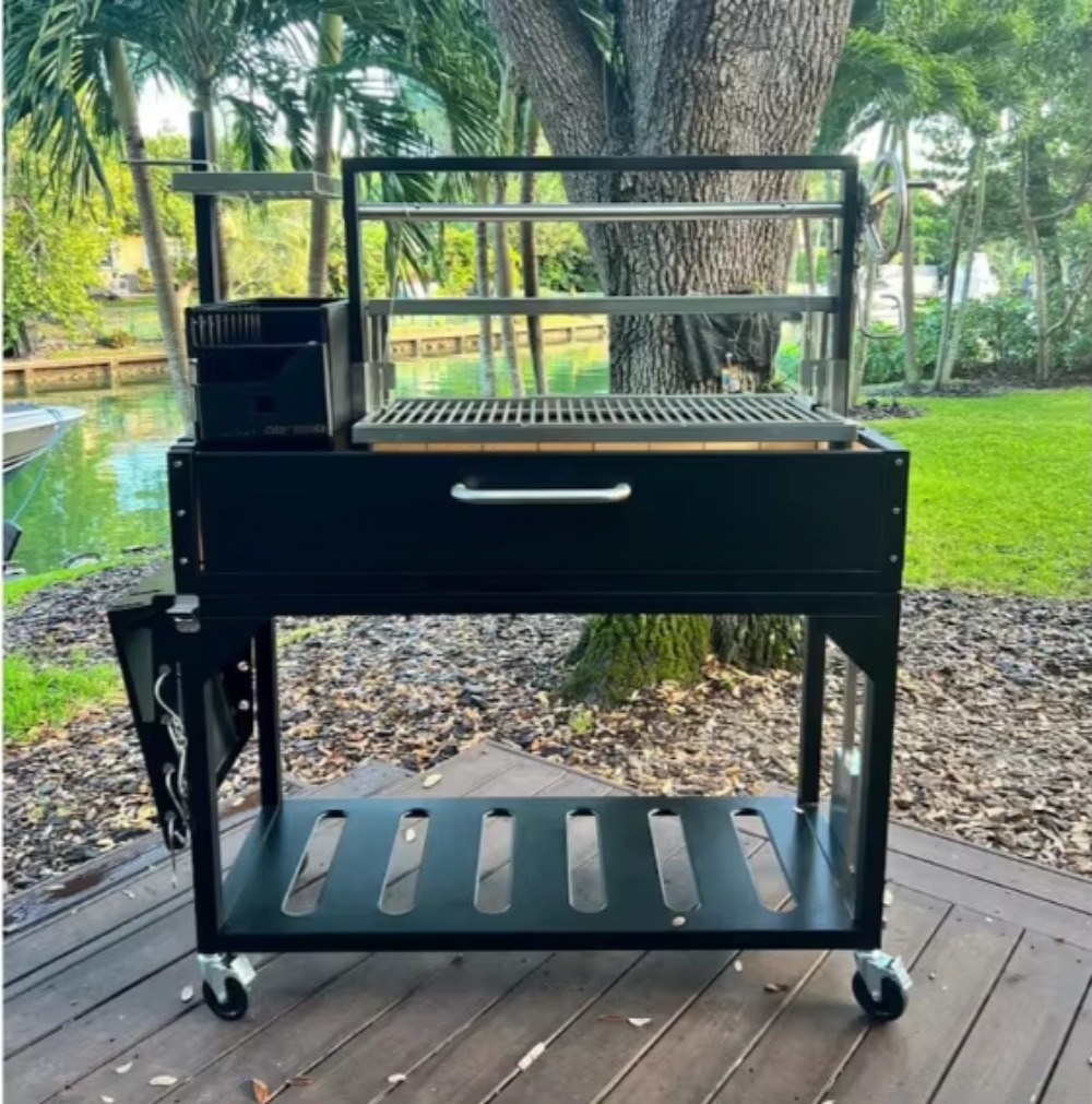 Camping Cooking Equipment Electric - Argentinischer Grill im höhenverstellbaren Santa Maria-Stil